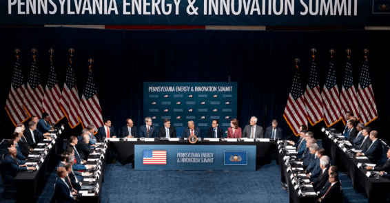 特朗普砸900亿投资AI中心，谷歌和黑石领投